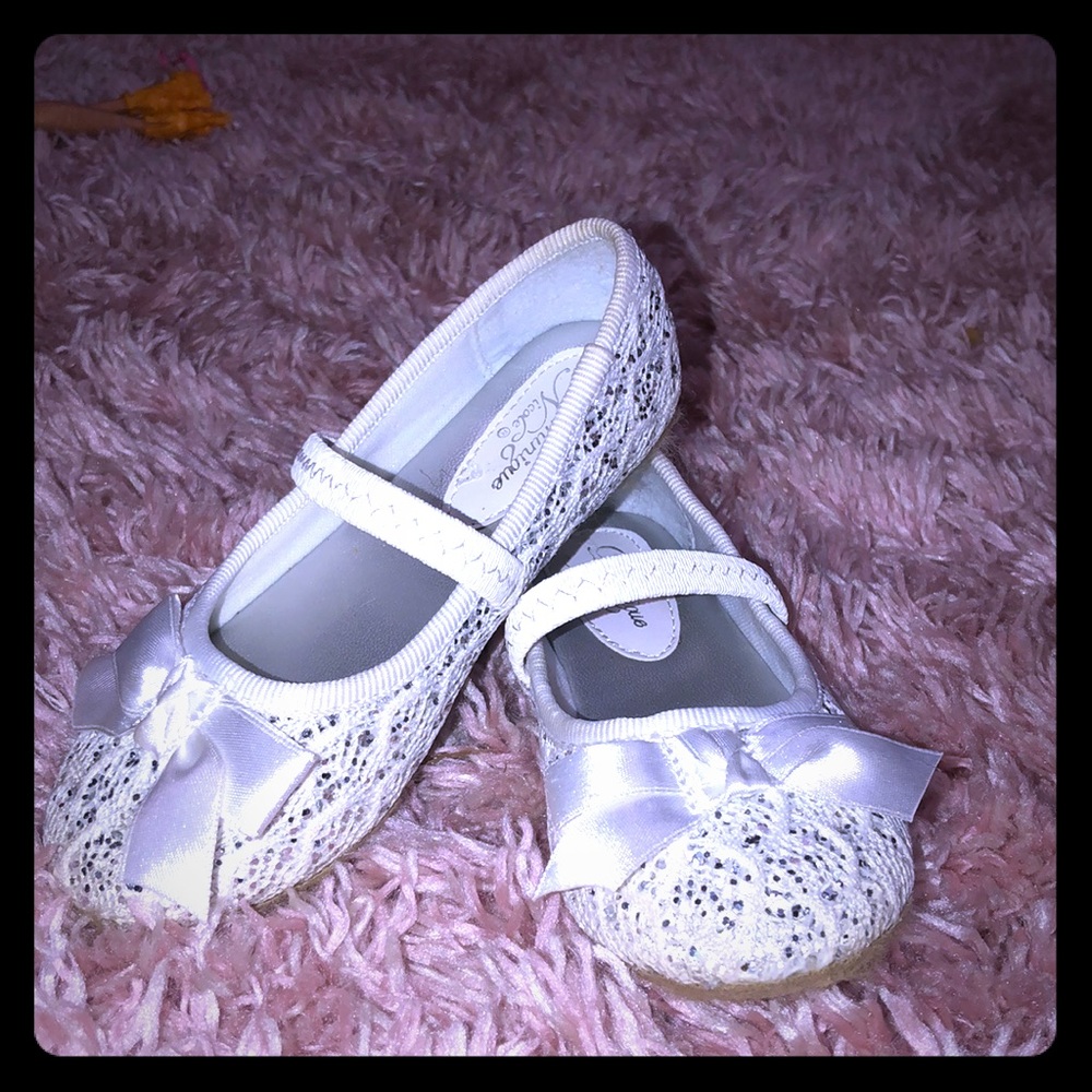 White lace slippers. Size 8